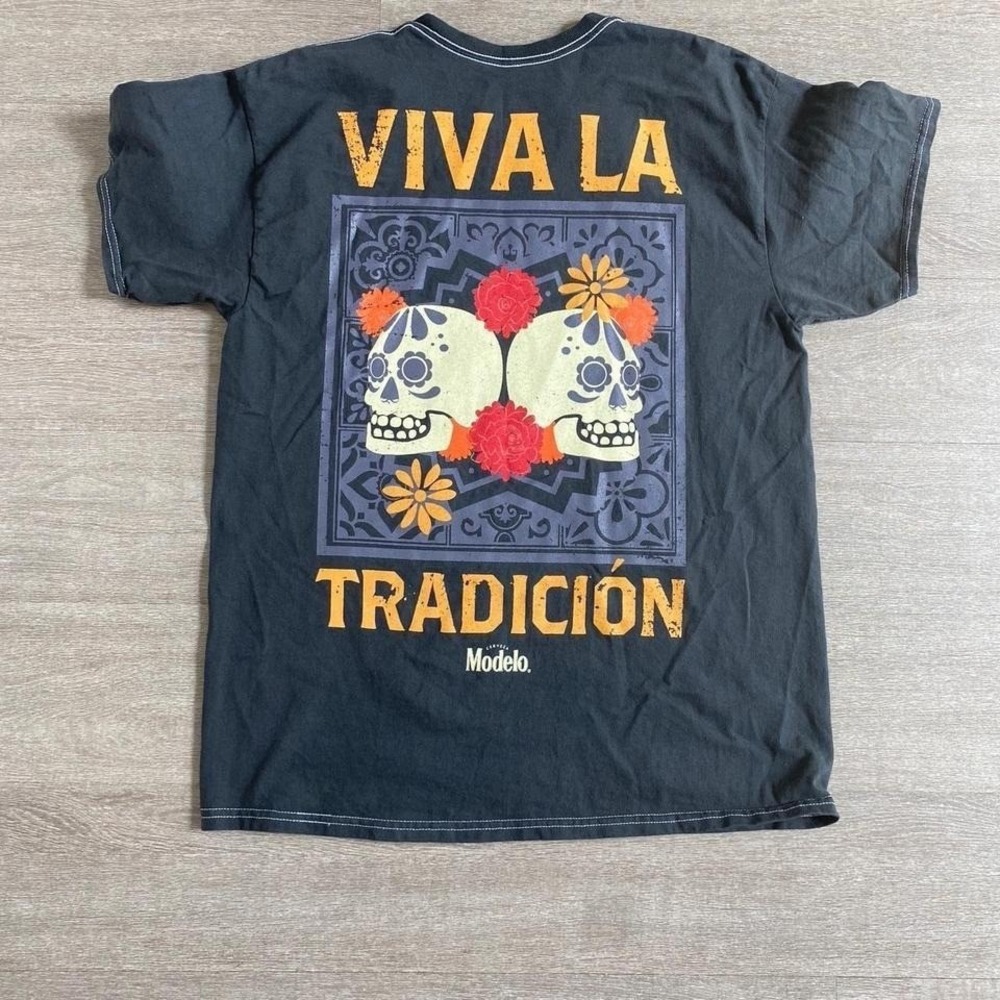 Modelo Large Dark Grey Skull/ Dia de Los Muertos Graphic Tee‎ Streetwear 1186
